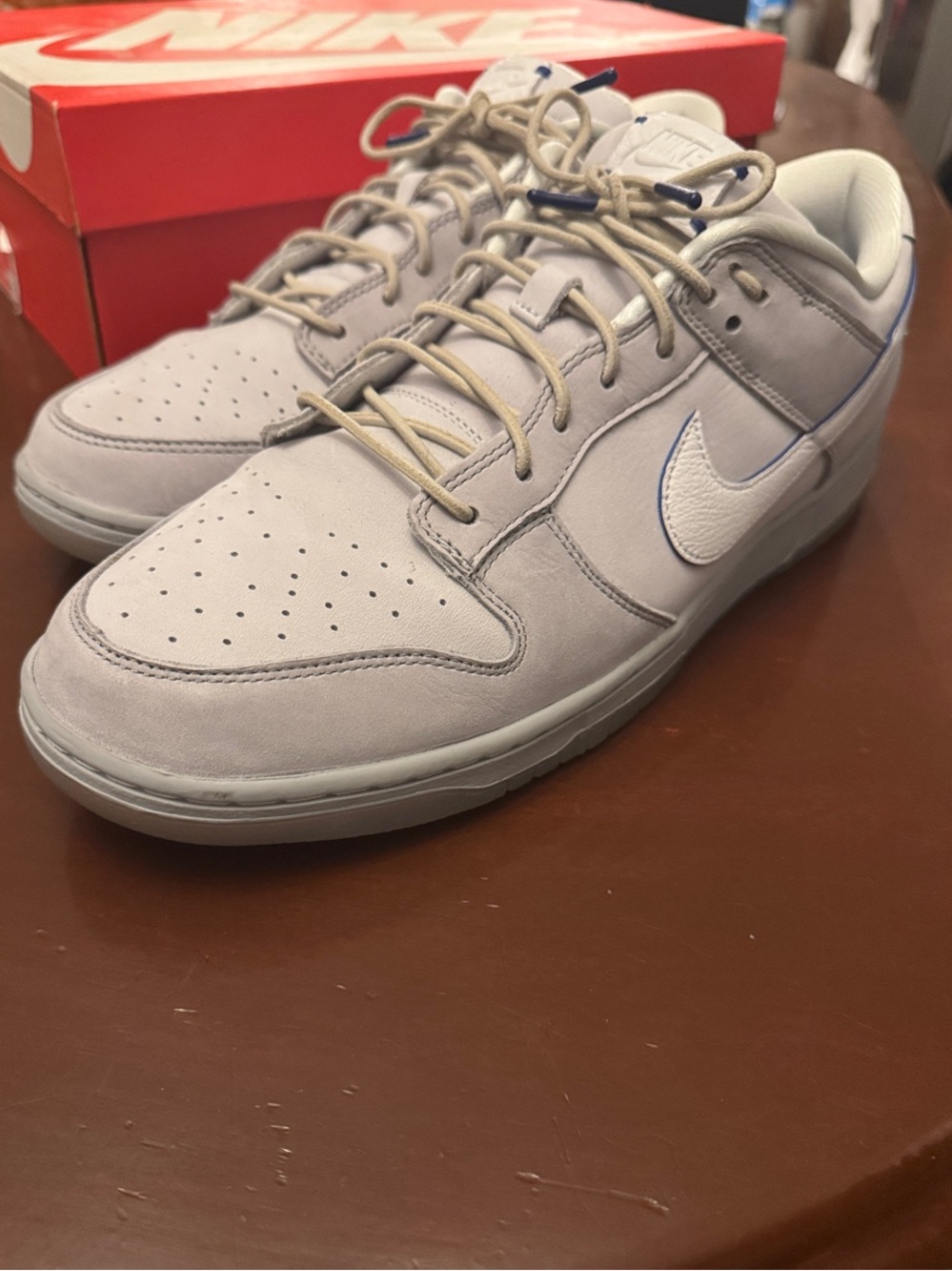 Nike Low-Top Sneakers in Light Gray and White
